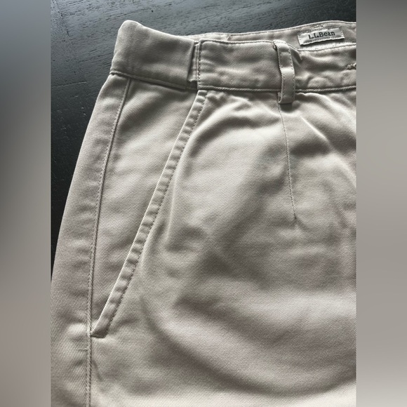 L.L. Bean Women’s Original Fit Khaki Shorts Size 8 - Picture 3 of 9